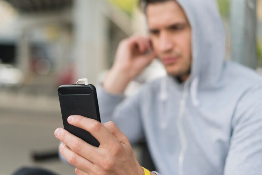 Uživatelé telefonů s Androidem ohrožuje vir falešné aplikace Spotify