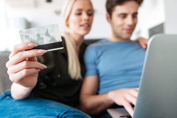 Jak fungují peer-to-peer půjčky a proč kolem nich roste takový rozruch