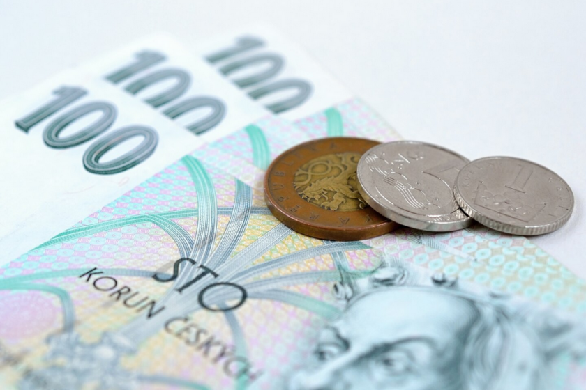 Proč Češi drží miliardy na běžných účtech a přicházejí o peníze